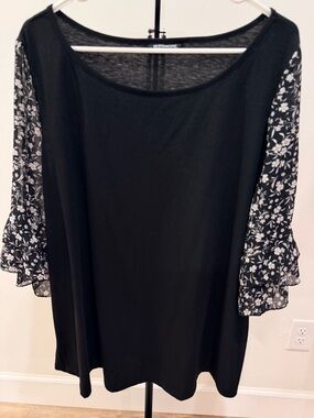 BloomChic Black Blouse w/ Sheer Floral Sleeves – Size 18/20 | Chic & Flowy